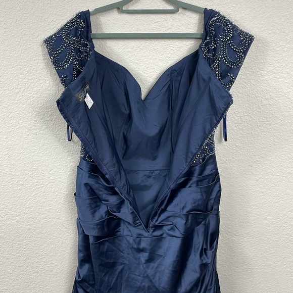 New La Femme Navy Beaded Off the Shoulder Sweetheart Ruched Satin Mermaid Gown - Picture 9 of 13